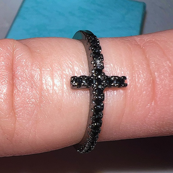 Beautiful brand new black cross ring - Picture 4 of 4